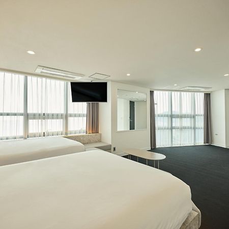 Uh Suite The Haeundae Μπουσάν Εξωτερικό φωτογραφία