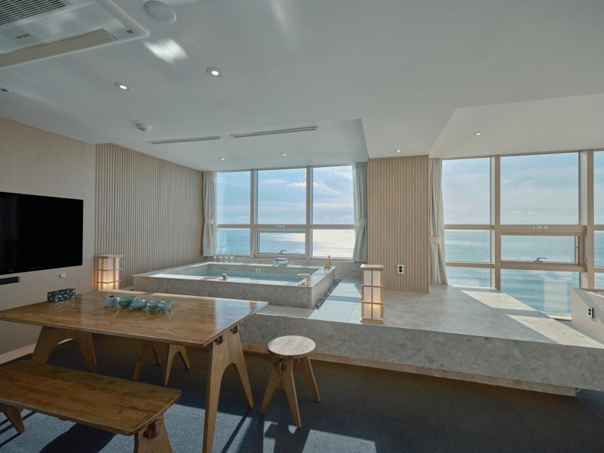 Uh Suite The Haeundae Μπουσάν Εξωτερικό φωτογραφία