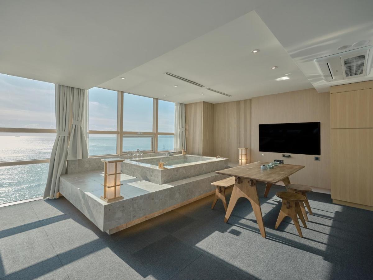 Uh Suite The Haeundae Μπουσάν Εξωτερικό φωτογραφία