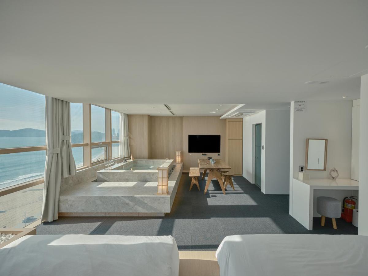 Uh Suite The Haeundae Μπουσάν Εξωτερικό φωτογραφία