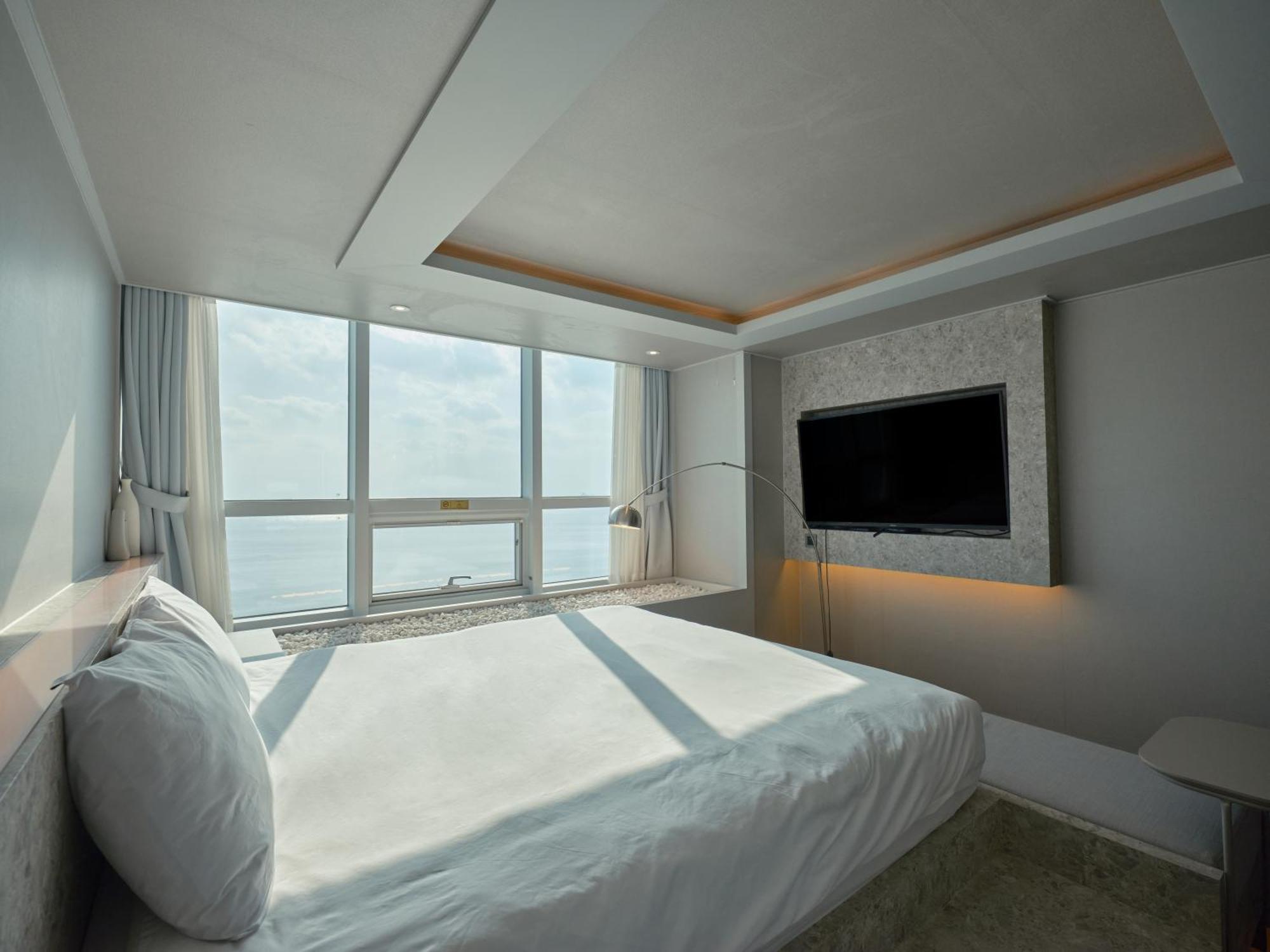 Uh Suite The Haeundae Μπουσάν Εξωτερικό φωτογραφία